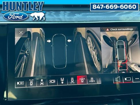 Used 2019 Audi e-tron Prestige w/ Prestige Package image 32