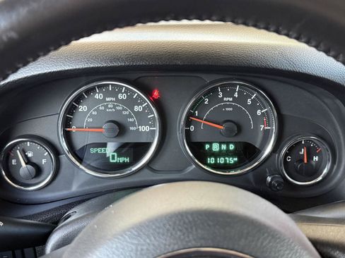 Used 2018 Jeep Wrangler Unlimited Rubicon w/ Connectivity Group AWD/4WD image 19