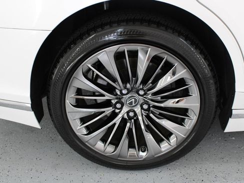 Used 2018 Lexus LS 500 w/ Luxury Package RWD image 90