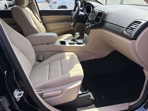 Used 2022 Jeep Grand Cherokee Laredo E w/ Security & Convenience Group image 11