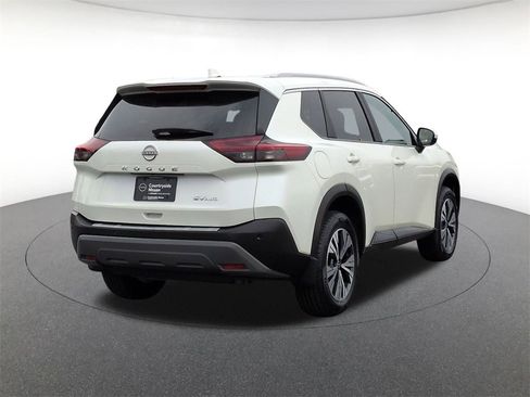 Used 2022 Nissan Rogue SV w/ SV Premium Package image 5