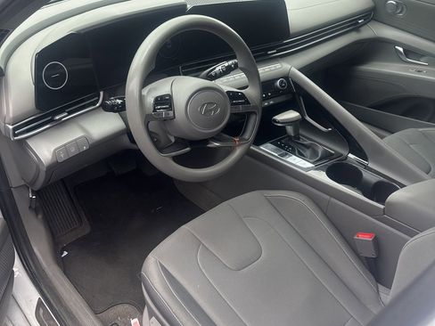 Used 2024 Hyundai Elantra Blue FWD image 5