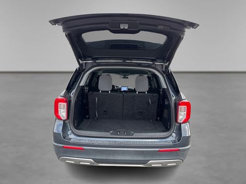 Used 2022 Ford Explorer XLT w/ Equipment Group 202A image 11