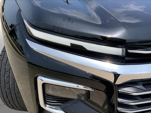 Used 2025 Chevrolet Traverse LT FWD image 26
