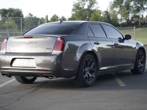 Used 2020 Chrysler 300 Touring w/ Sport Appearance Package RWD image 5