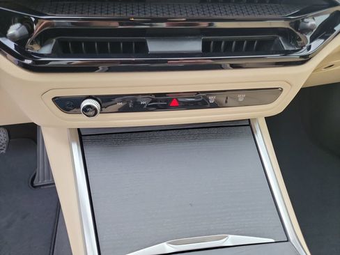 Used 2025 BMW 330i xDrive Sedan w/ Convenience Package image 15