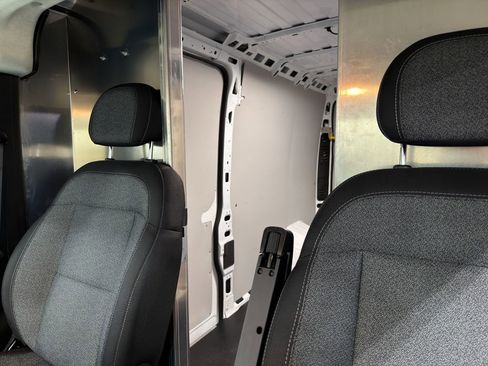 Used 2025 RAM ProMaster 2500 w/ Convenience Group FWD image 4