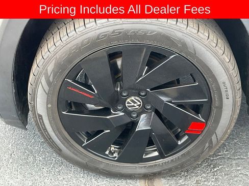 Used 2024 Volkswagen Atlas SE w/ Panoramic Sunroof Package FWD image 6