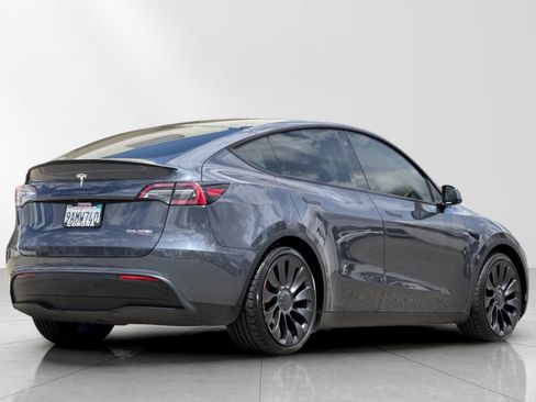 Used 2022 Tesla Model Y Performance AWD/4WD image 4