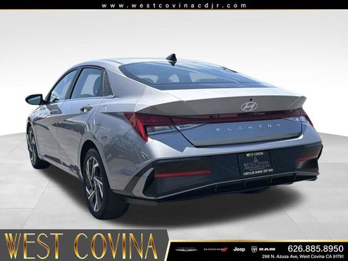 Used 2025 Hyundai Elantra SEL FWD image 8