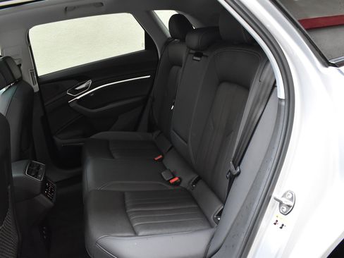 Used 2021 Audi e-tron Premium Plus w/ Premium Plus Package image 24