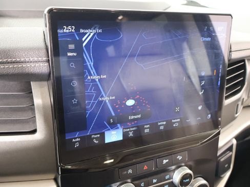Used 2024 Ford Expedition Max XLT image 6