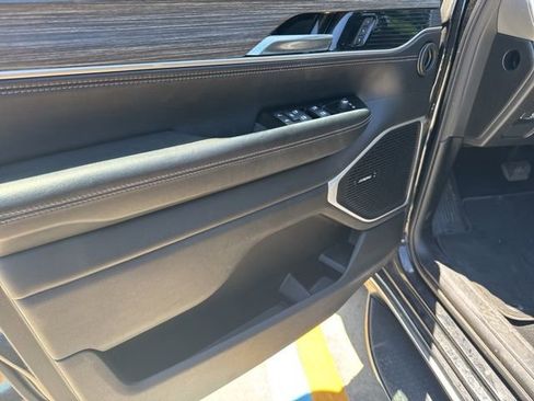 Used 2024 Jeep Wagoneer L Series II RWD image 28