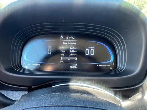 Used 2025 Hyundai Venue SE FWD image 17