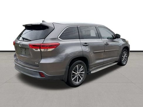 Used 2017 Toyota Highlander XLE FWD image 5