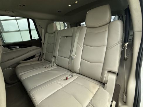 Used 2015 Cadillac Escalade Premium image 36