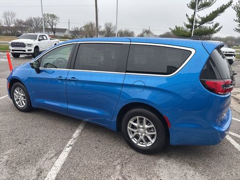 New 2026 Chrysler Pacifica Select image 19