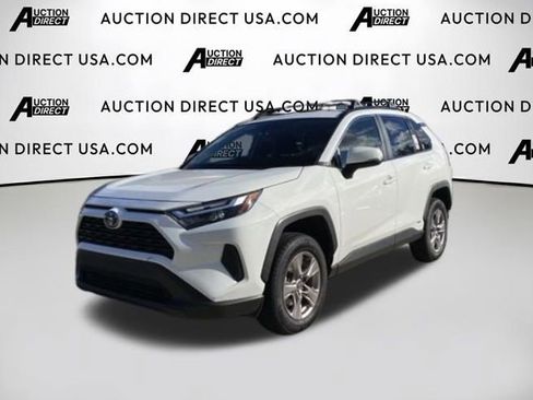 Used 2022 Toyota RAV4 XLE image 1