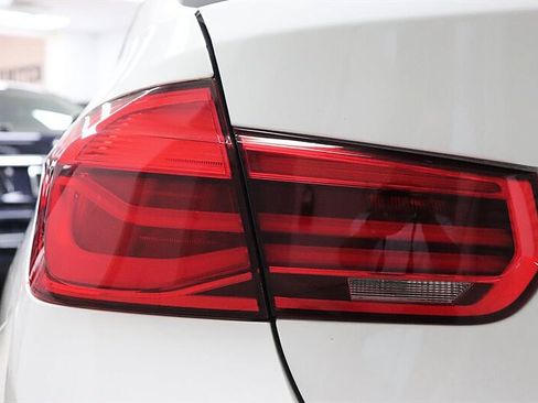 Used 2017 BMW 320i Sedan RWD image 33