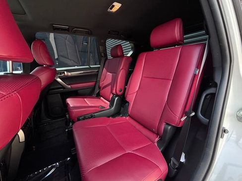 Used 2023 Lexus GX 460 Luxury w/ Sport Design Package AWD/4WD image 24
