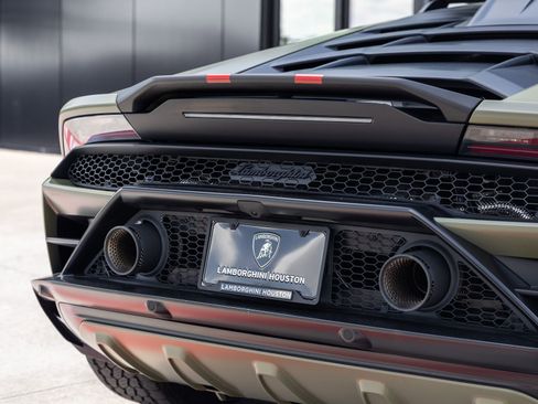 Used 2024 Lamborghini Huracan Sterrato AWD/4WD image 17