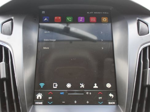 Used 2016 Ford Focus SE w/ SE Sport Package image 40