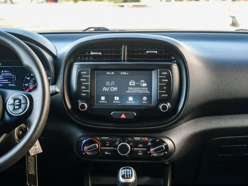 Used 2020 Kia Soul LX image 13