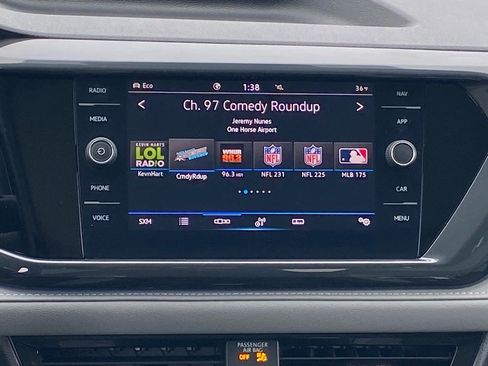 Certified 2022 Volkswagen Taos SEL w/ Panoramic Sunroof Package image 9