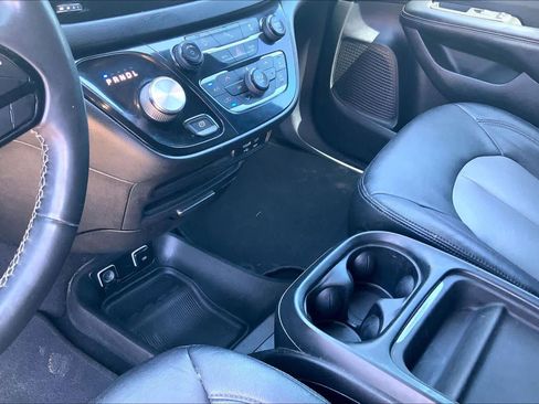 Used 2020 Chrysler Pacifica Touring w/ S Appearance Package FWD image 16