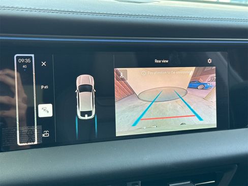 New 2025 Porsche Macan Electric image 23