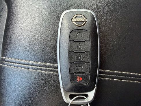Used 2025 Nissan Pathfinder SV FWD image 29