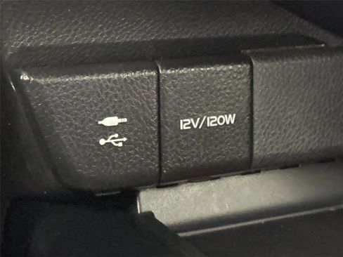 Used 2018 Toyota Camry SE w/ Convenience Package FWD image 7