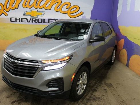 Used 2023 Chevrolet Equinox LS AWD/4WD image 4