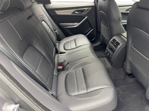 Used 2024 Jaguar F-PACE R-Dynamic S image 38