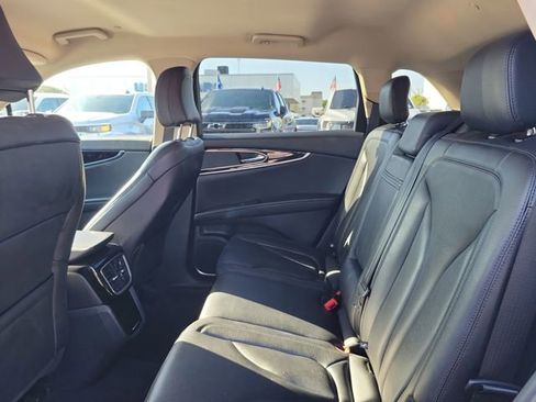 Used 2023 Lincoln Nautilus Standard w/ Premium Package image 5