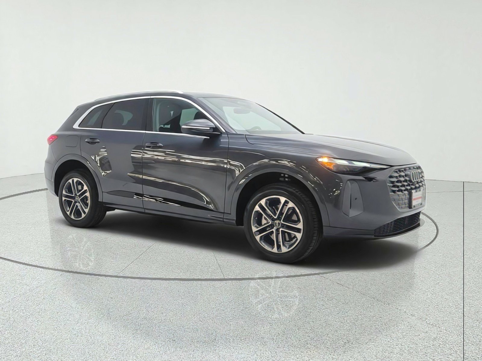 Used 2025 Audi Q5 Premium AWD/4WD image 3