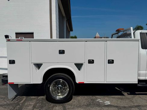 Used 2018 Ford F550 4x4 Regular Cab Super Duty image 5