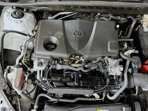 Used 2024 Toyota Camry SE image 30