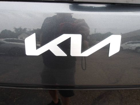 Used 2023 Kia Soul LX w/ LX Technology Package FWD image 32
