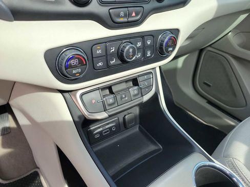 Used 2023 GMC Terrain Denali image 13