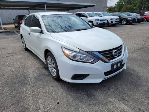 Used 2017 Nissan Altima 2.5 S w/ Power Driver Seat Package FWD image 2