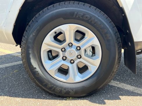 Used 2018 Toyota 4Runner TRD Off-Road AWD/4WD image 30