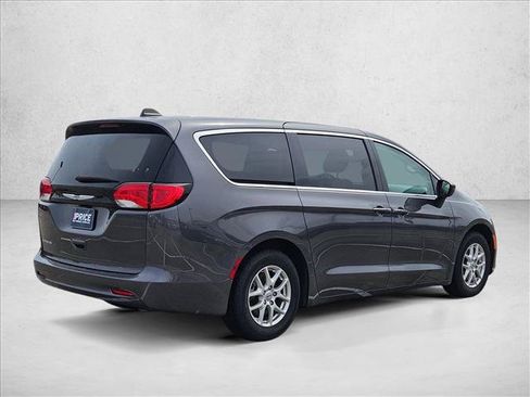 Used 2023 Chrysler Voyager LX FWD image 5