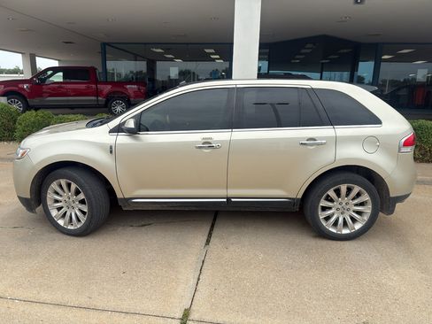 Used 2011 Lincoln MKX 2WD w/ 101A Rapid Spec Order Code image 9