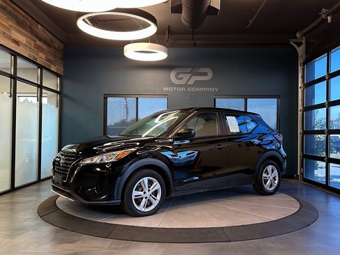 Used 2023 Nissan Kicks S image 7