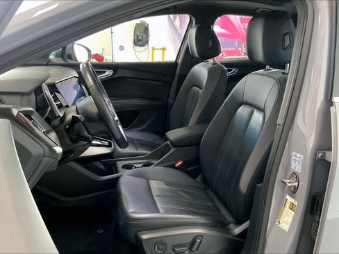 Used 2023 Audi Q4 e-tron Premium w/ Convenience Package image 10