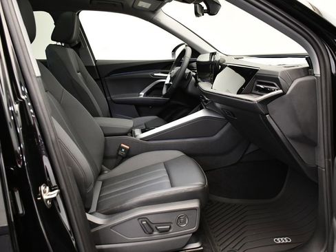 Used 2025 Audi Q5 Premium w/ Convenience Package image 47