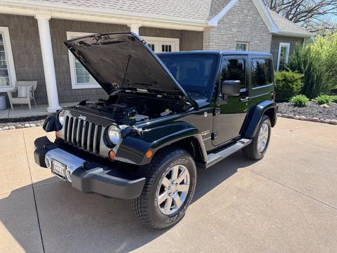 Used 2012 Jeep Wrangler Sahara w/ Connectivity Group AWD/4WD image 23