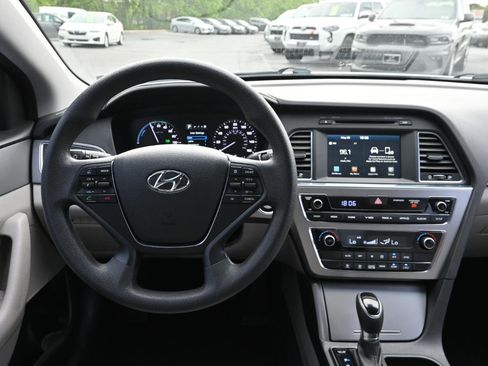 Used 2017 Hyundai Sonata SE FWD image 22