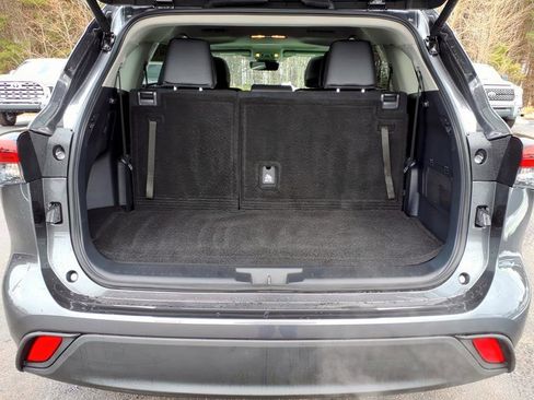 Used 2024 Toyota Highlander XLE image 10